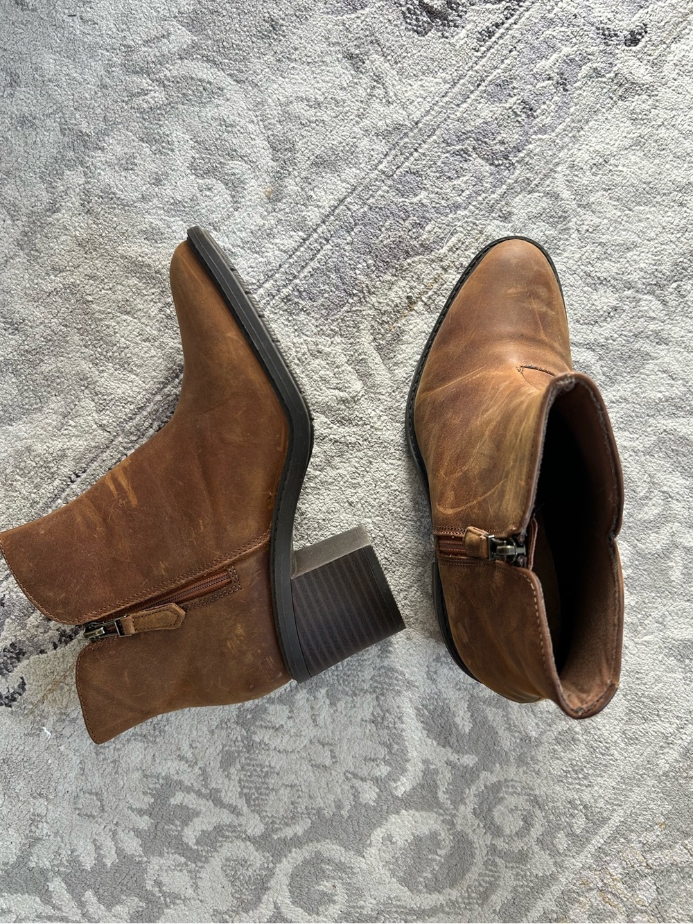 Clarks Women's Brown Ankle Booties with Side Zip | Size 8 | Excellent Condition
